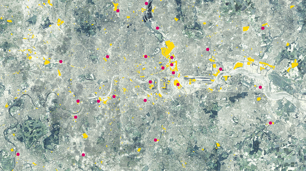 Foto aérea da cidade de Londres em tons azulados na qual são marcadas, em amarelo, as áreas de brownfields e, em vermelho, os gasômetros. Estes se concentram nas margens do rio, que corta a cidade.